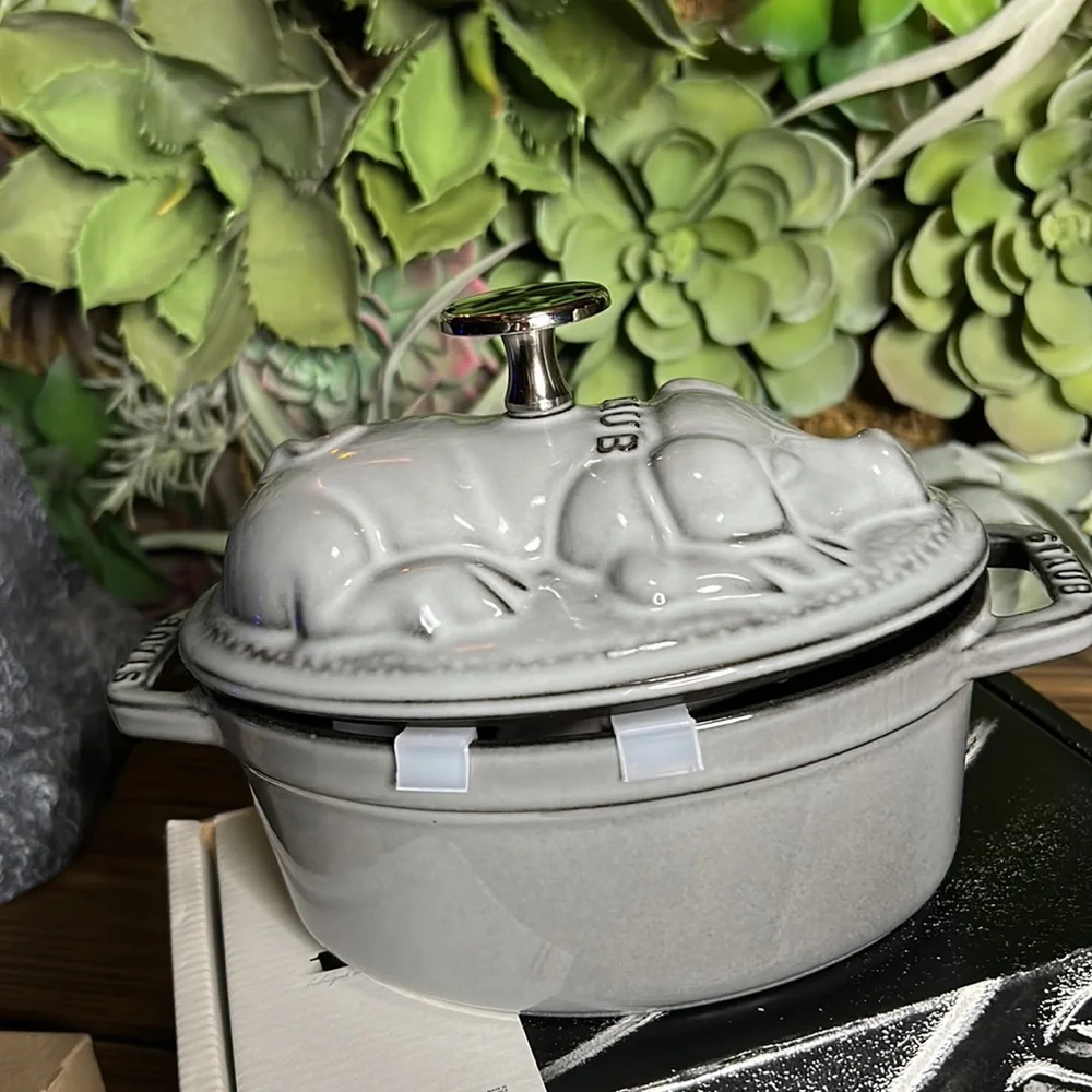 Williams Sonoma Staub Enameled Cast Iron Pig Dutch Oven ๐ซ๐ท๐ - Picture 7 of 17